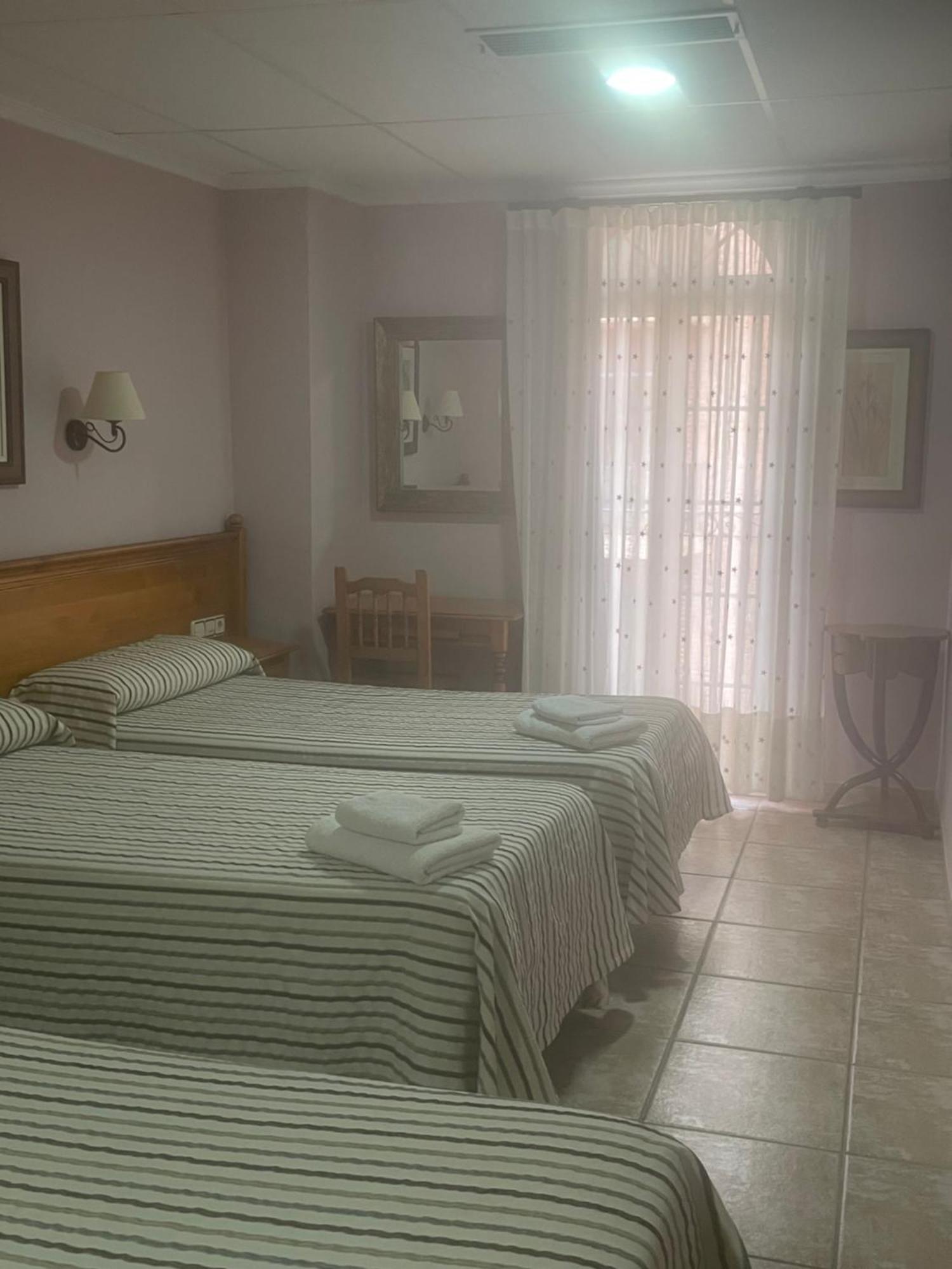 Auberge de jeunesse La Posa à Villar del Arzobispo Extérieur photo
