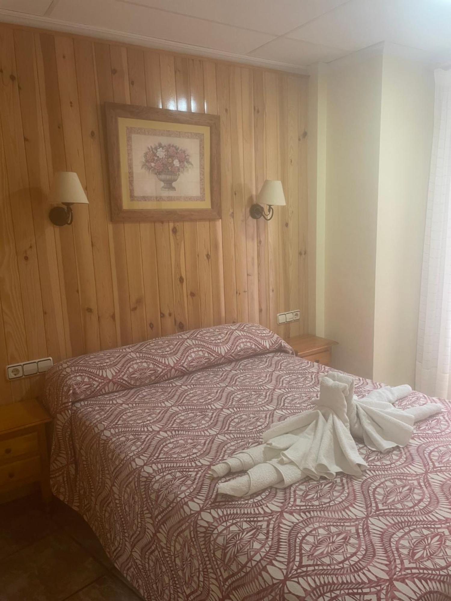 Auberge de jeunesse La Posa à Villar del Arzobispo Extérieur photo