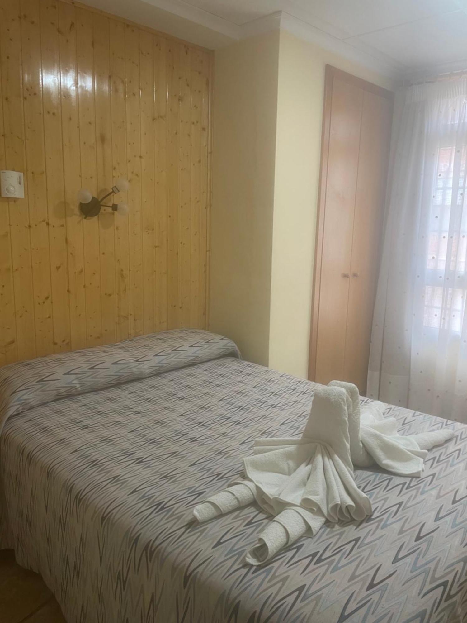 Auberge de jeunesse La Posa à Villar del Arzobispo Extérieur photo