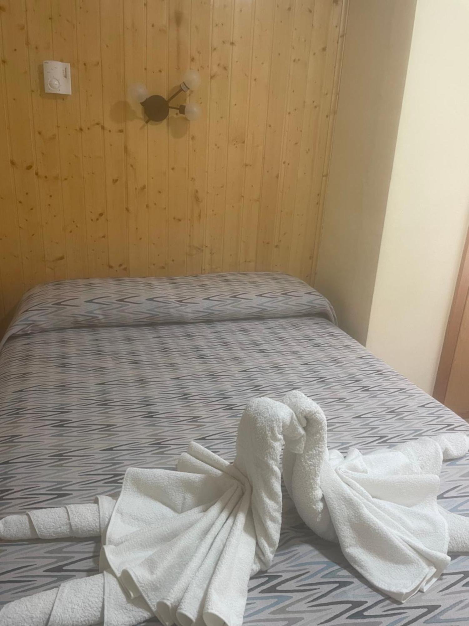 Auberge de jeunesse La Posa à Villar del Arzobispo Extérieur photo